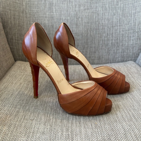 Brown Leather Louboutin Peep Toe Pumps, size 37.5 - Picture 2 of 5